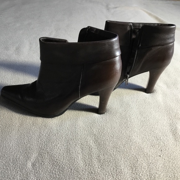 Woman’s ankle boots - Picture 2 of 5